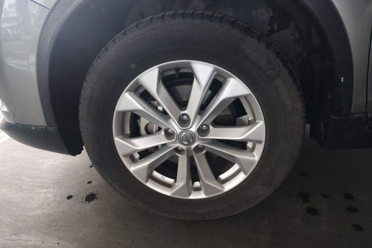 Used Nissan X-Trail 2014 2.5L CVT Leading Edition 4WD Left Front Wheel Hub