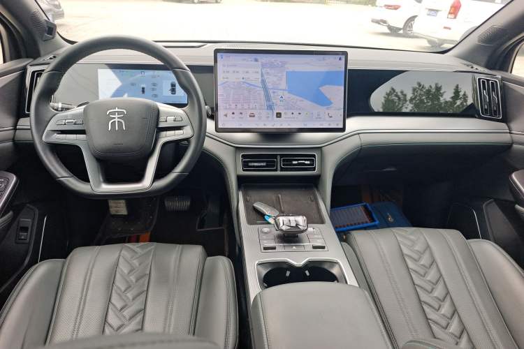 Used BYD Song L DM-i 2025 Intelligent Driving Version 160 km Beyond-Range Type Center Console