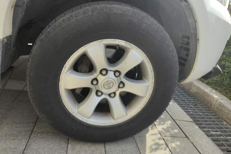 Used Toyota Prado 2004 GX 2.7 Automatic Model
