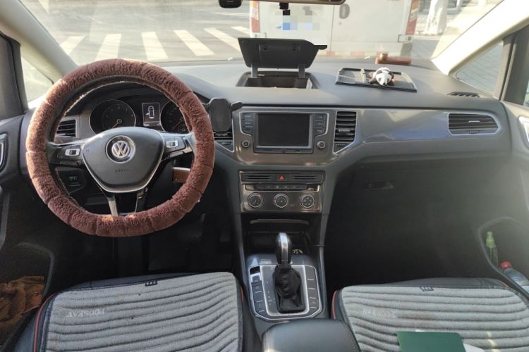 Used Volkswagen Golf Sportsvan 2016 230TSI Automatic Trend Edition Center Console