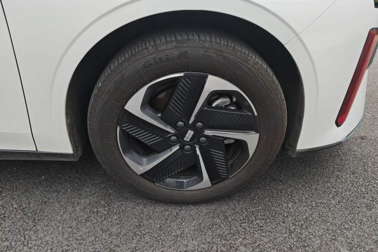 Used Geely Galaxy L6 2024 125km PLUS Dragon Edition
