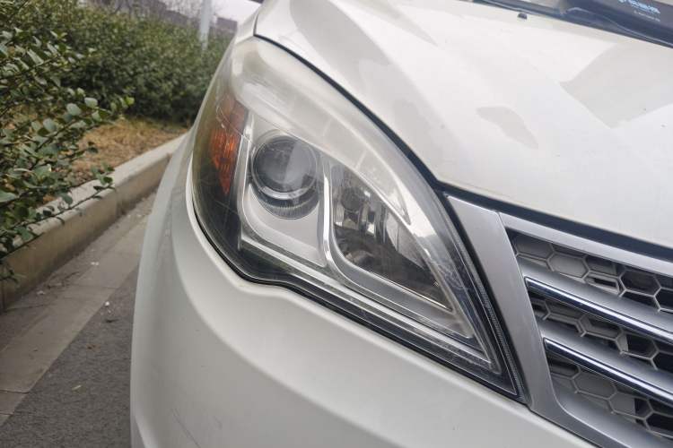 Used BAIC Weiwang M20 2014 1.5L Basic Version DAM15DL Right Front Headlight