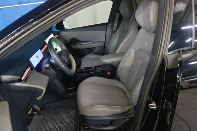 Used Lynk & Co Z20 2025 530 km Range Rear-Wheel Drive Pro Left Front Seat