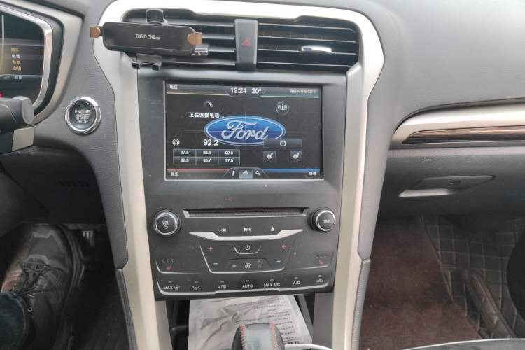 Used Ford Mondeo 2013 2.0L GTDi 200 Luxury Model Audio And AC Panel