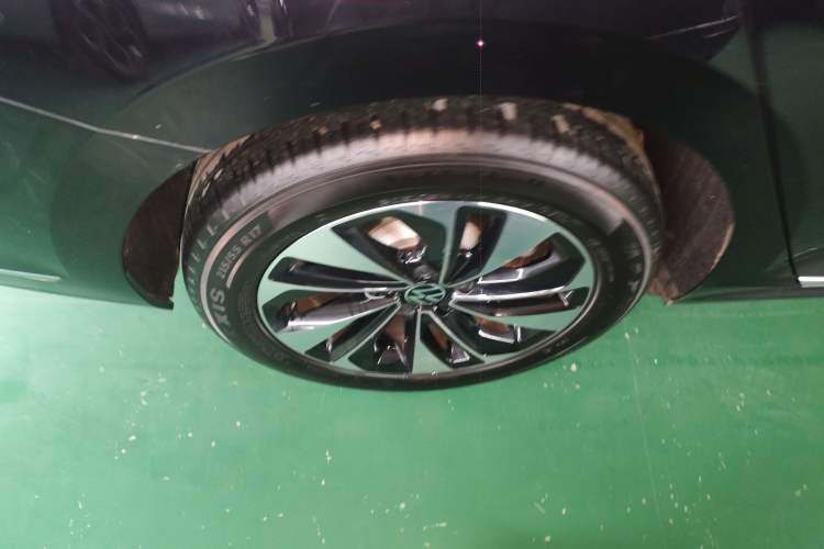 Used Volkswagen Passat 2024 280TSI Elite Edition Right Rear Wheel Hub