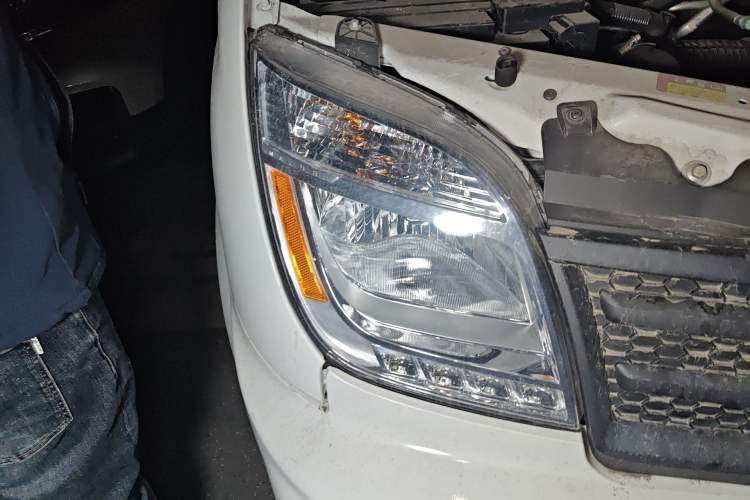 Used SAIC MAXUS Xintu V80 2023 2.0T Manual Classic Aoyuntong Power Version Short Wheelbase Mid-Height 5/6-Seater