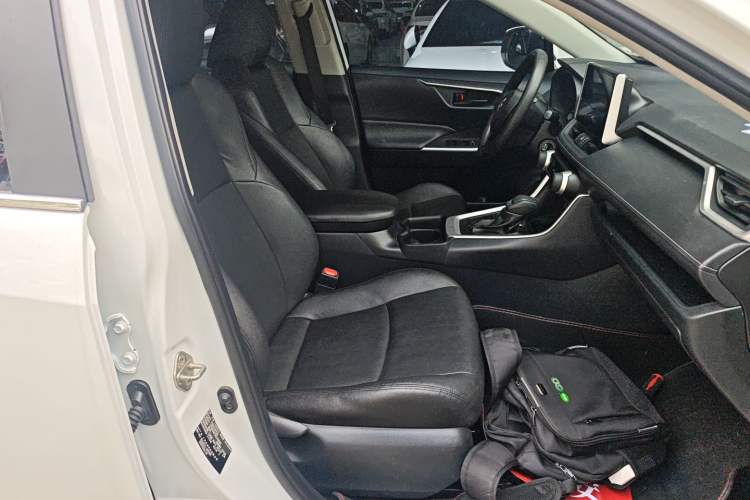 Used Toyota Wildlander 2022 2.0L CVT Two-Wheel Drive Leading Edition Right Front Seat