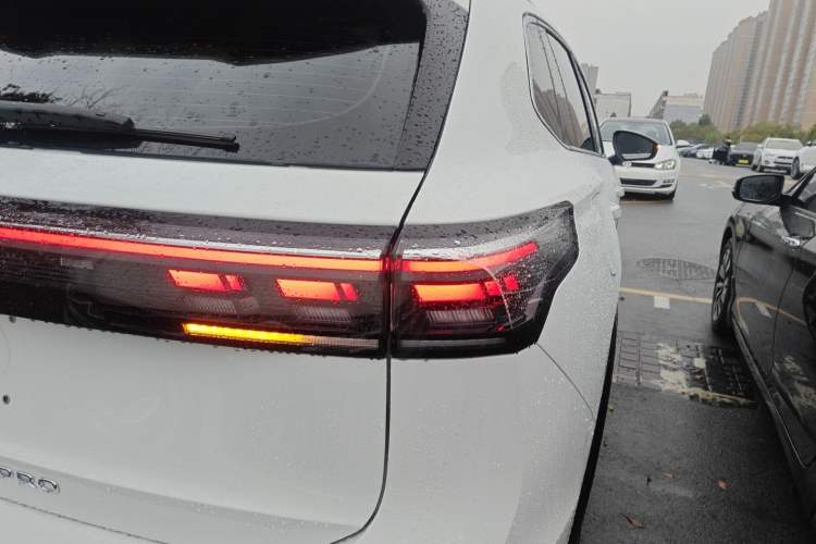 Used Volkswagen Tiguan L 2024 PRO 330TSI Two-Wheel Drive R-Line Smart Edition Right Rear Taillight