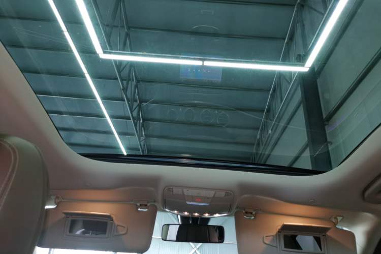 Used Mercedes-Benz E-Class 2023 Updated E 300 L Fashion Edition Headliner