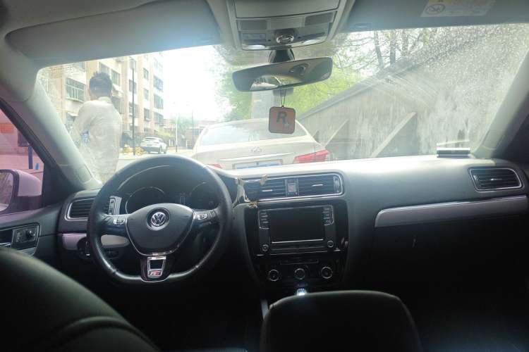 Used Volkswagen Sagitar 2018 180TSI DSG Prestige Edition Center Console