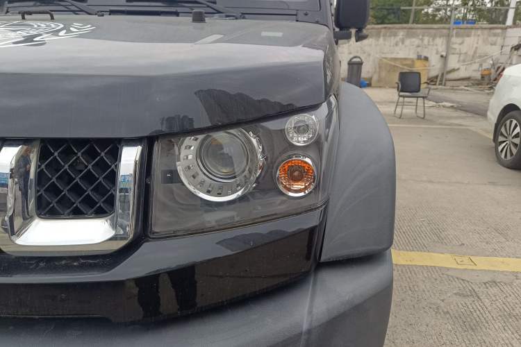 Used BAIC Off-Road BJ40 2016 40L 2.0T Manual Two-Wheel Drive Luxury Edition