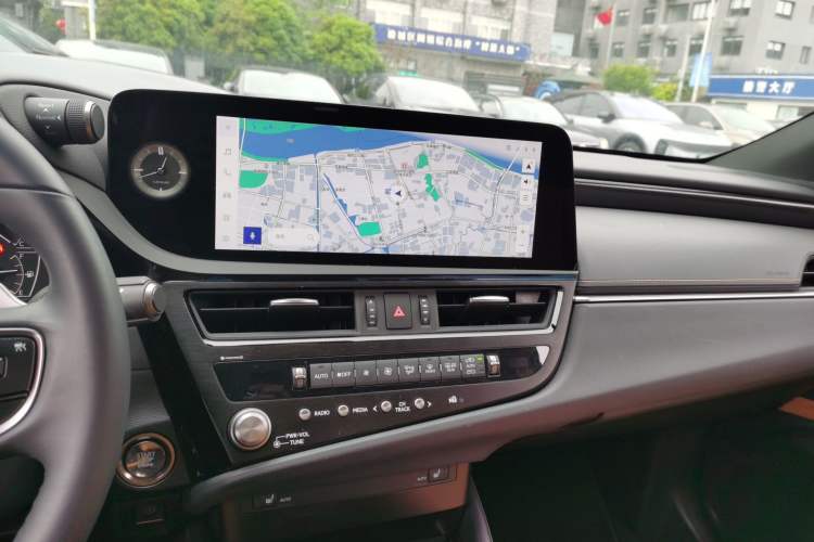 Used Lexus ES 2024 200 Premium Edition Audio And AC Panel