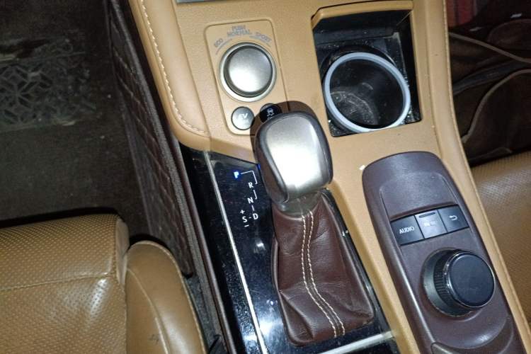 Used Lexus ES 2015 300h Luxury Edition
