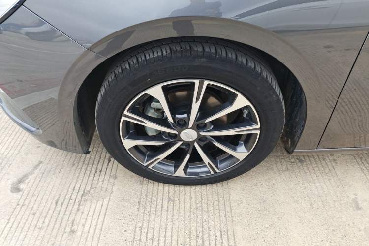 Used Geely Auto Emgrand 2025 4th Generation 1.5L CVT Luxury Version Left Front Wheel Hub