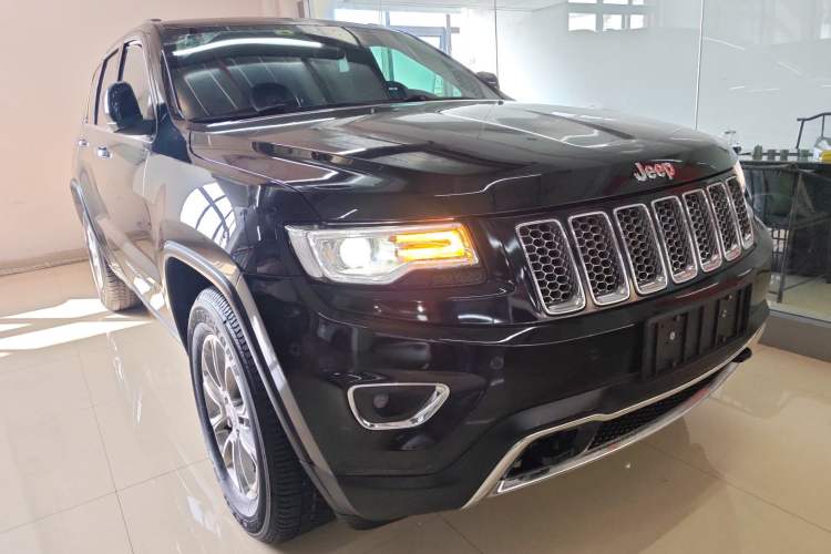 Used Jeep Grand Cherokee 2016 3.0L Comfort Navigation Edition Front Right 45 Deg