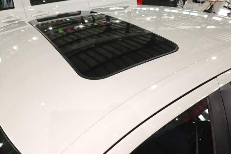 Used Volkswagen Lavida 2017 1.6L Automatic Comfort Edition Roof