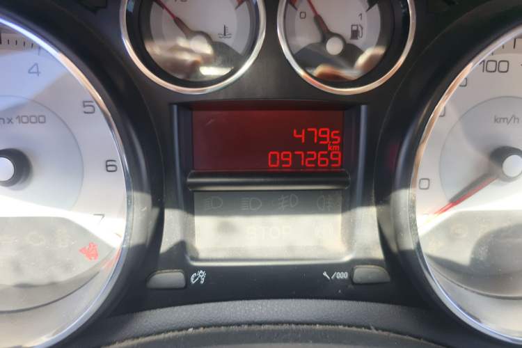 Used Peugeot 308 2014 Enjoy Edition Classic 1.6L Manual YouShang Model Odometer Close Up