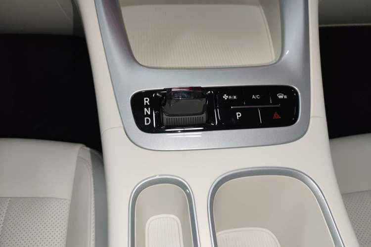 Used Geely Galaxy Geome 2025 UP 410km Exploration Edition Gear Lever