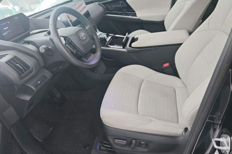 Used Toyota FAW bZ4X 2022 Four-Wheel-Drive High-Performance PRO Edition Left Front Seat