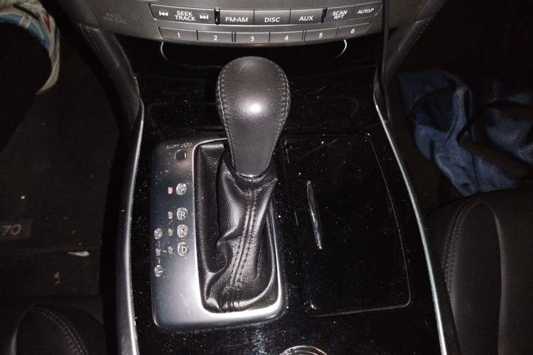 Used Infiniti Q70 2015 Q70L 2.5L Elite Edition Gear Lever