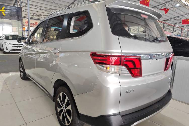 Used Venucia M50V 2019 1.6L CVT Luxury Edition