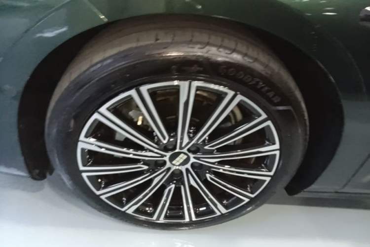 Used Geely Galaxy 8 2025 130km EM-P Starship Edition

