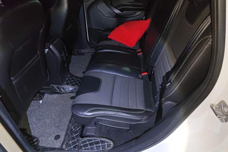 Used Ford Kuga 2013 1.6L GTDi Two-Wheel-Drive Trend Model Left Rear Seat