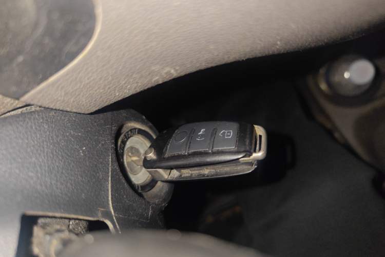 Used Dongfeng Yufeng EM26 
