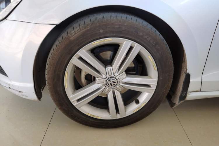 Used Volkswagen Lamando 2015 280TSI DSG Comfort Edition Left Front Wheel Hub