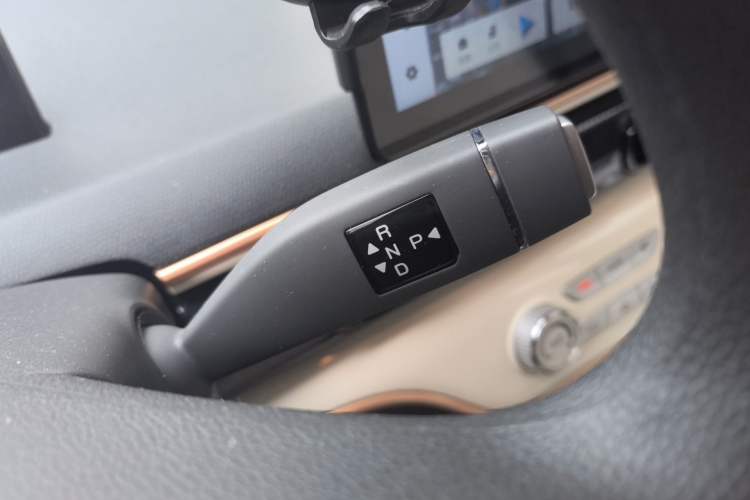 Used Chery QQ Domi 2025 Model 305km Comfort Edition Gear Lever