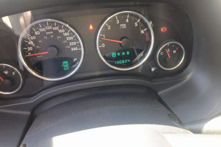 Used Jeep Compass 2013 2.0L Two-Wheel Drive Black Luxury Edition