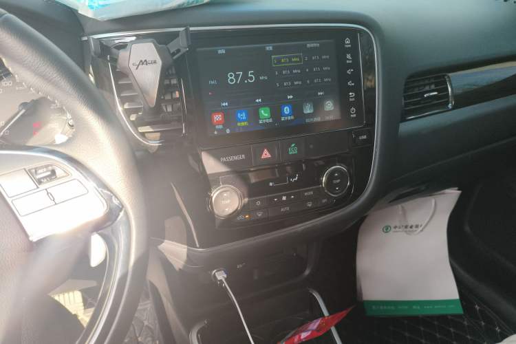 Used Mitsubishi Outlander 2019 2.4L 4x4 Zhi Xiang Edition 7 Seats China VI Standard Audio And AC Panel