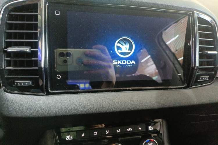 Used Skoda Karoq 2020 TSI280 Smart Drive Technology Edition China VI Audio And AC Panel