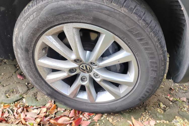 Used Volkswagen Touareg 2011 3.0 TSI High-End Version Right Front Wheel Hub