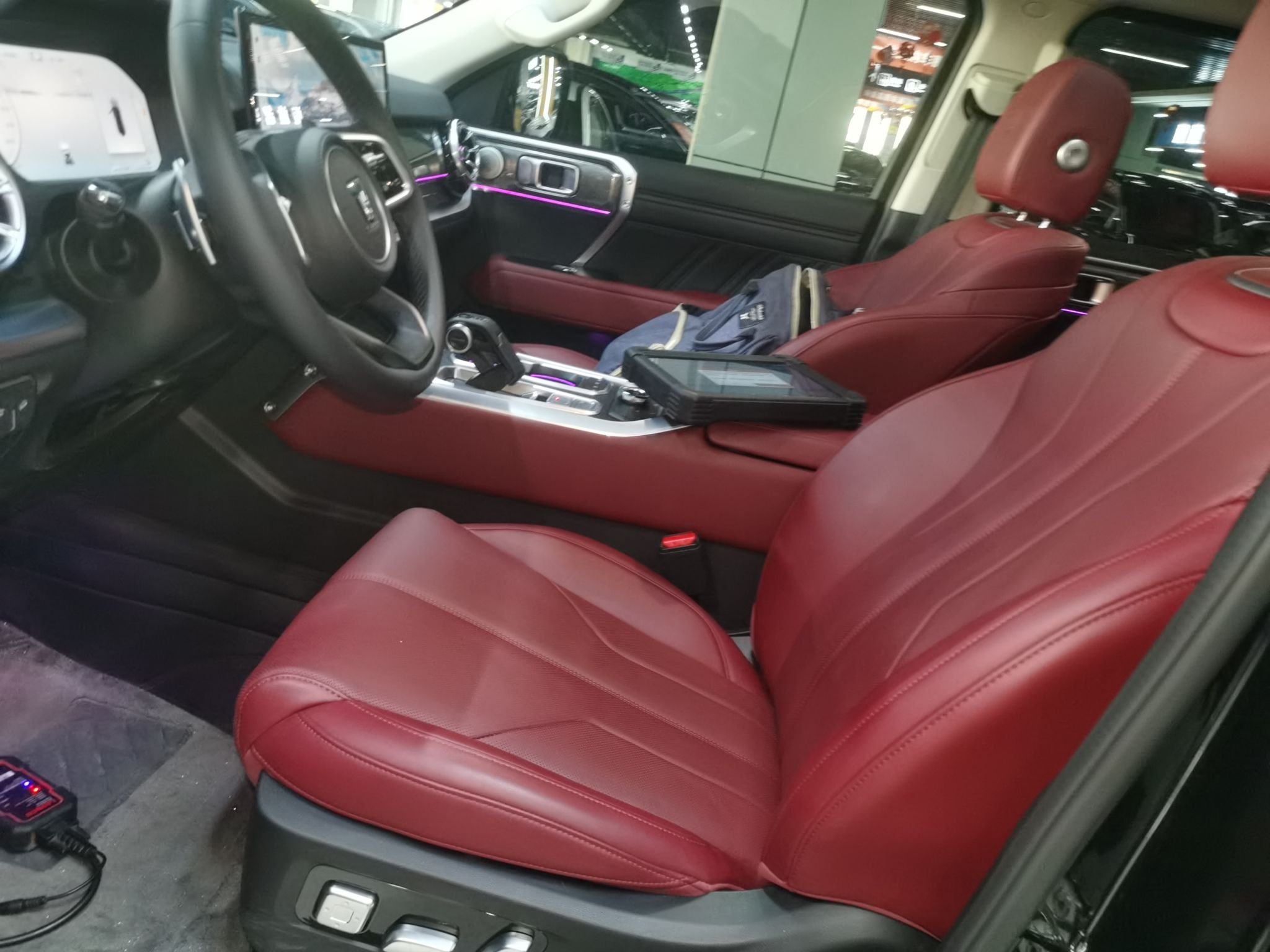 المقاعد الأمامية داخل السيارة