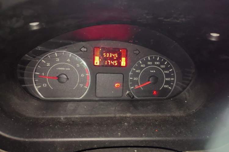 Used Wuling Rongguang V 2016 1.5L Practical Version Non-Power-Assisted
