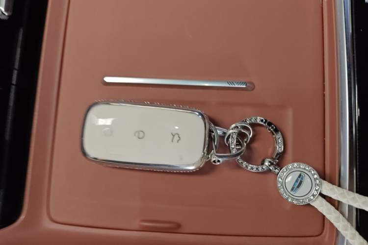 Used Geely Galaxy L6 2025 EM-i 140km Long-Range Version Vehicle Key