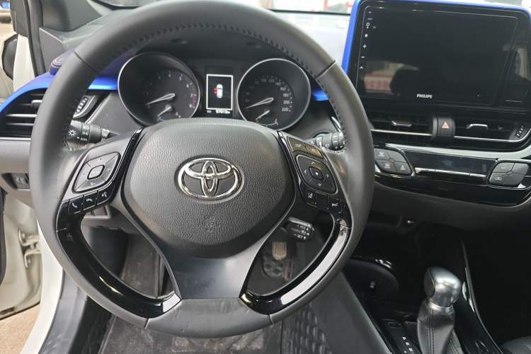 Used Toyota IZOA 2018 2.0L Yichi Version China VI Standard