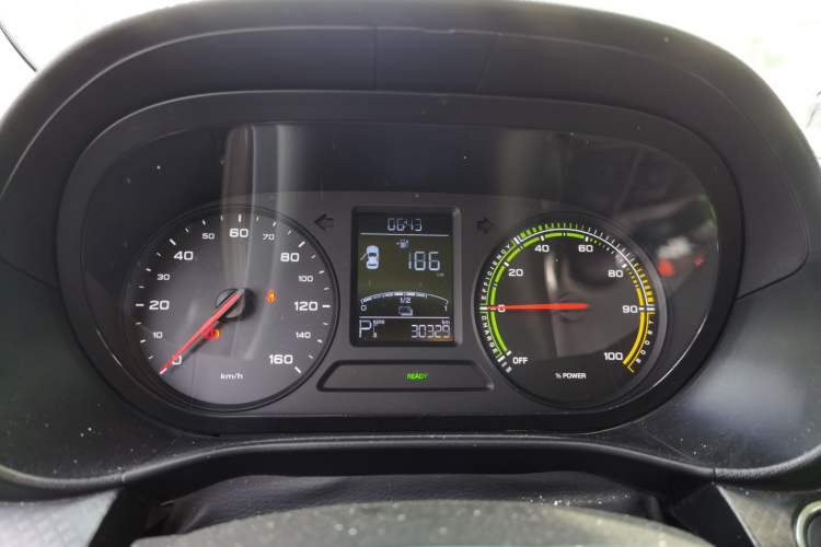 Used Roewe Clever 2021 302 km New Four-Seater Super-Efficient Version