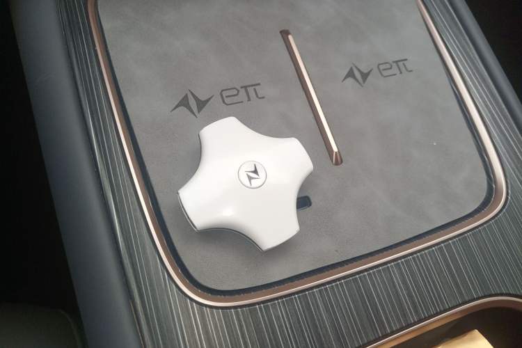 Used Dongfeng eπ eπ008 2024 210Max Range-Extended Version 6 Seats Vehicle Key