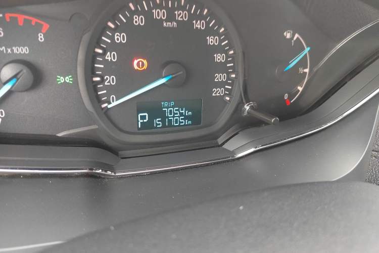 Used Ford Escort 2015 1.5L Automatic Fashion Model Odometer Close Up