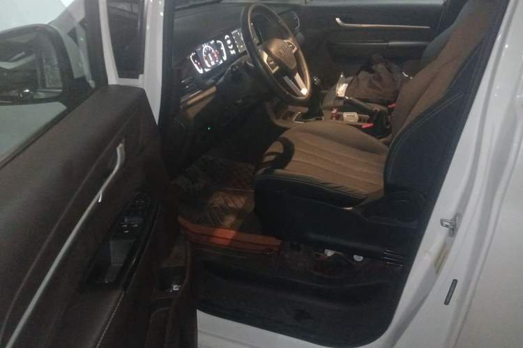 Used BAW Ruisheng Ace M7 2024 2.0L CNG Advanced Commercial Version 9 Seats