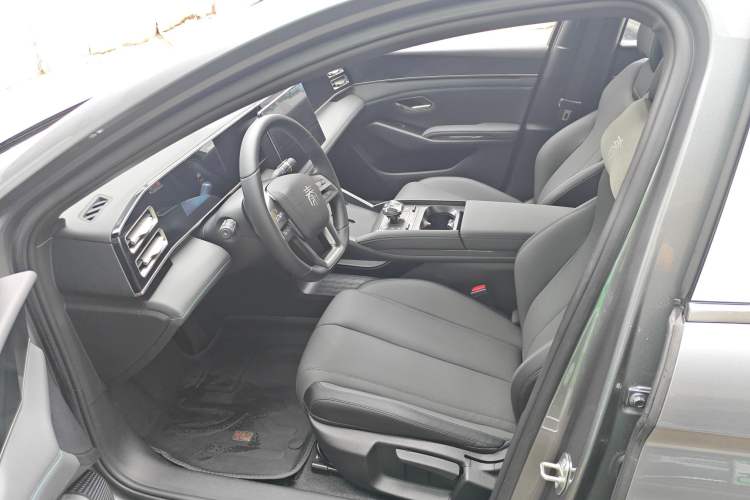 Used BYD Qin L 2025 DM-i Smart Drive 80KM Leading Model Left Front Seat