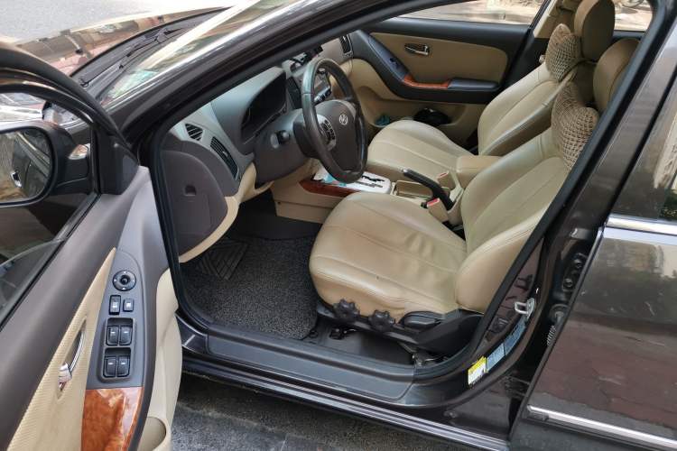 Used Hyundai Celesta 2010 1.6L AT GLS
