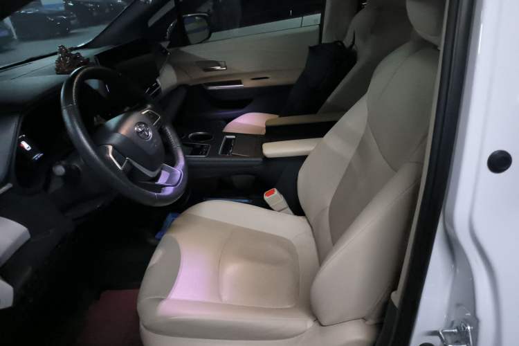 Used Toyota Granvia 2022 2.5L Hybrid Premium Edition