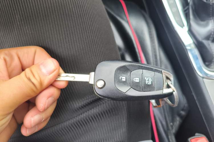 Used Chevrolet Cruze 2017 1.5L Automatic Pioneer Sunroof Edition
