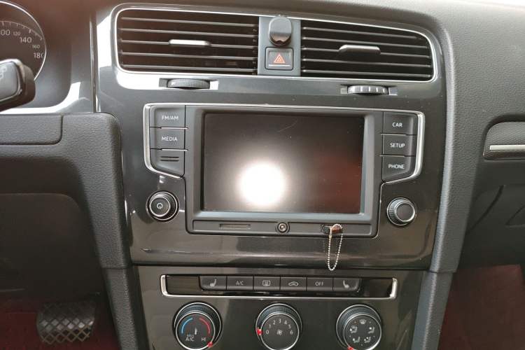 Used Volkswagen Golf 2017 230TSI Automatic Luxury Million-Vehicle Commemorative Edition Audio And AC Panel