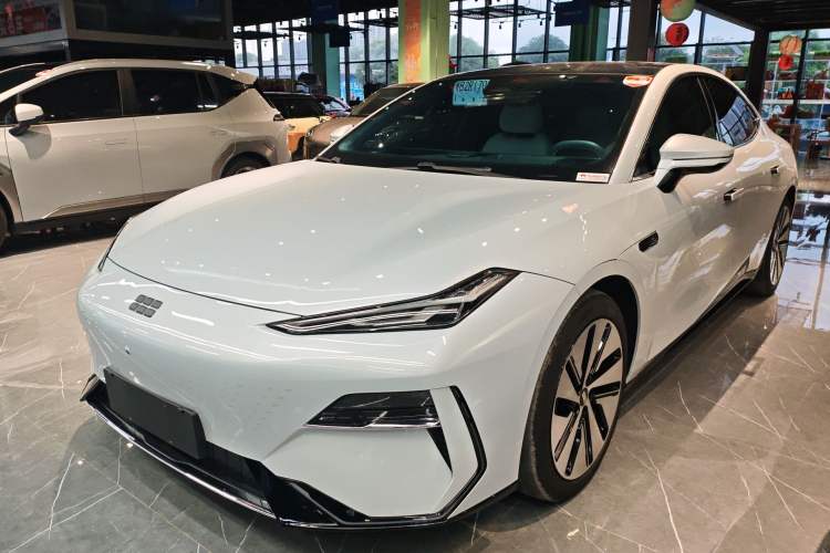 Used Geely Galaxy E8 2024 665 km Range Rear-Drive Starship Long-Range Version