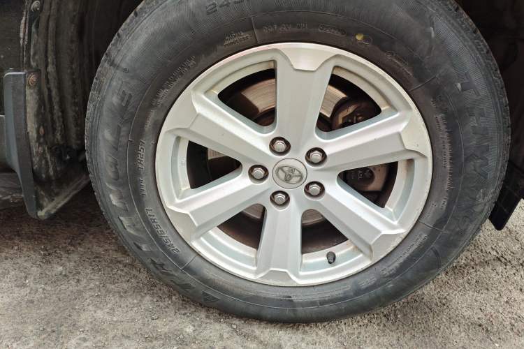 Used Toyota Highlander 2012 2.7L 2WD 5-Seater Elite Edition Right Front Wheel Hub