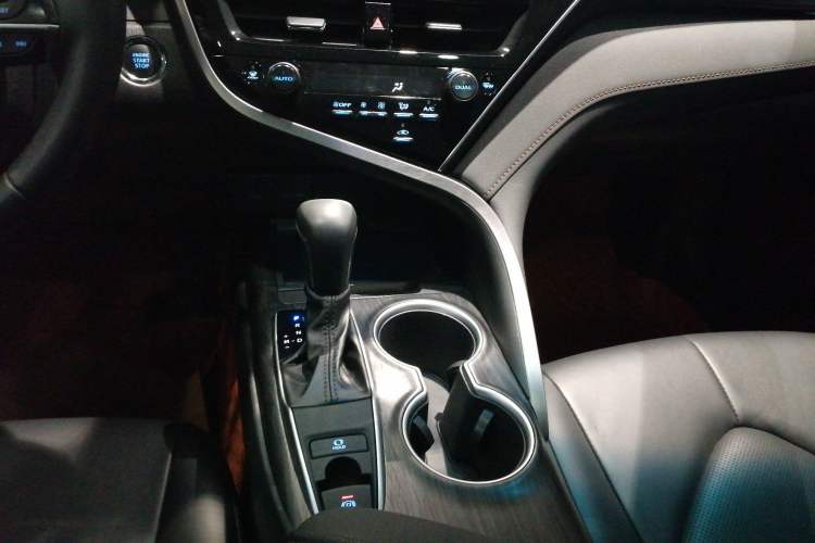 Used Toyota Camry 2022 2.0GVP Premier Edition Gear Lever